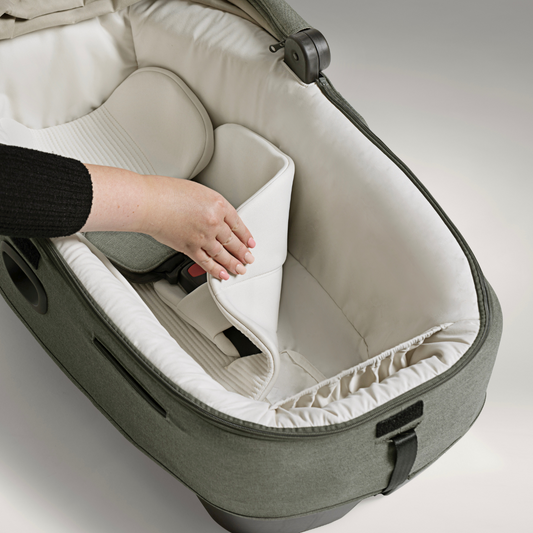 Joie - Landou auto Calmi R129 Signature Evergreen, 40-70 cm, testat ADAC si certificat R129