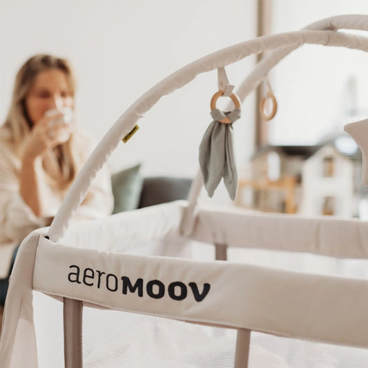 Aeromoov, Arcada de jucarii, pentru patut pliant de calatori, White Sand