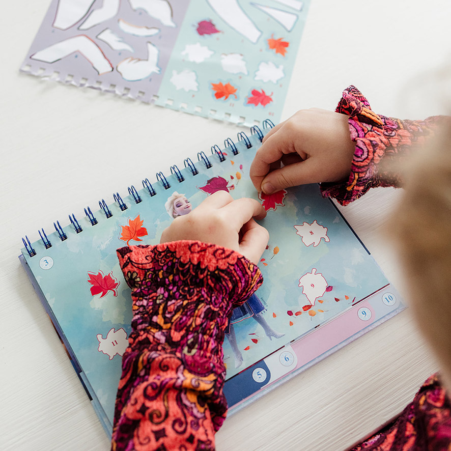 Carte de colorat & abtibilduri cu numere - Frozen