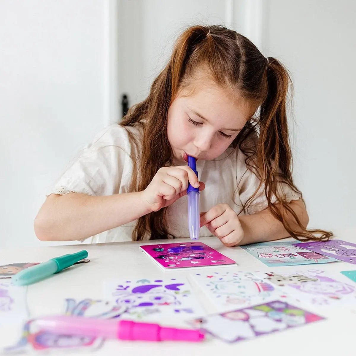 Set 2 in 1 Gabby's Dollhouse -  Bratari cu pandantive & carioci de suflat