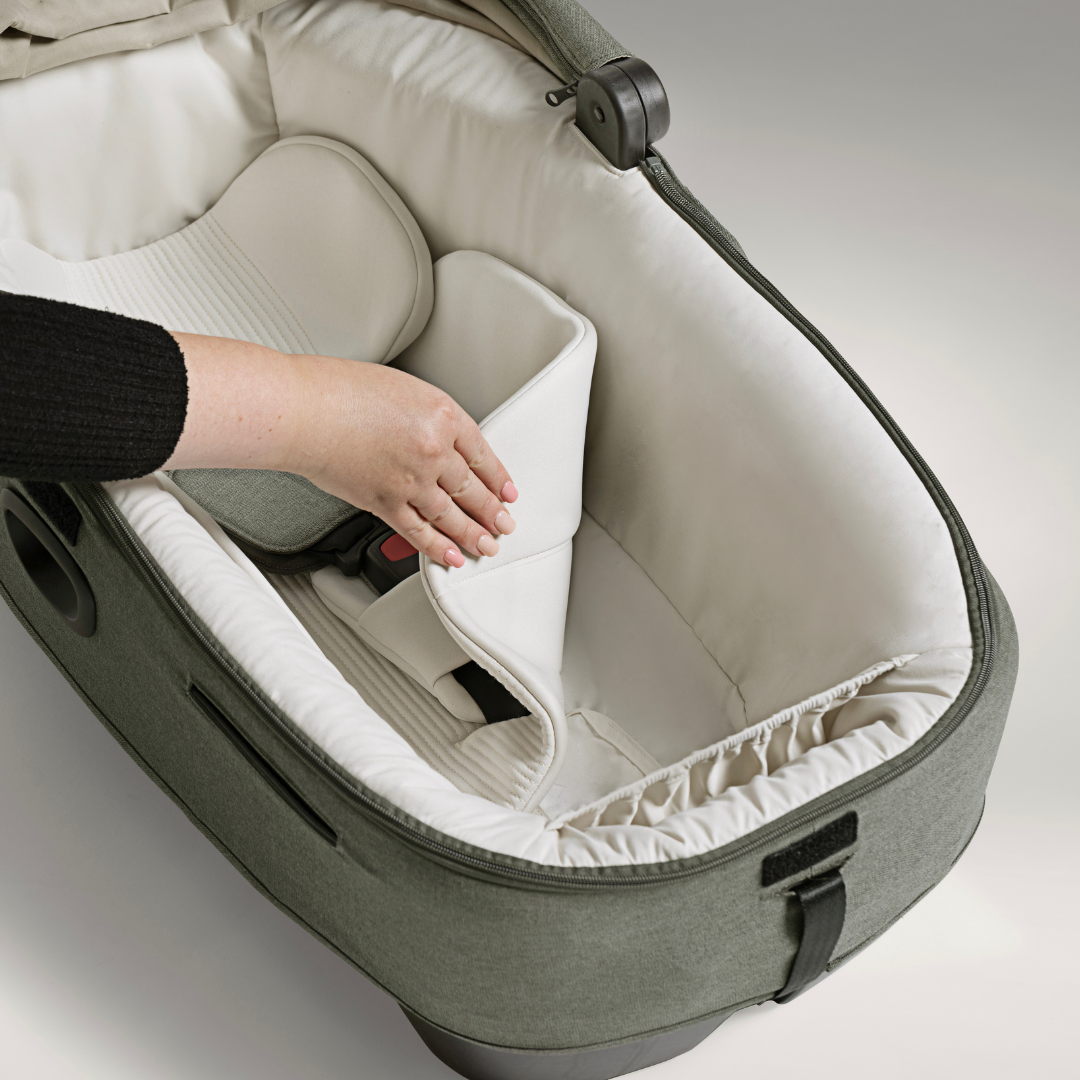 Joie - Landou auto Calmi R129 Signature Evergreen, 40-70 cm, testat ADAC si certificat R129