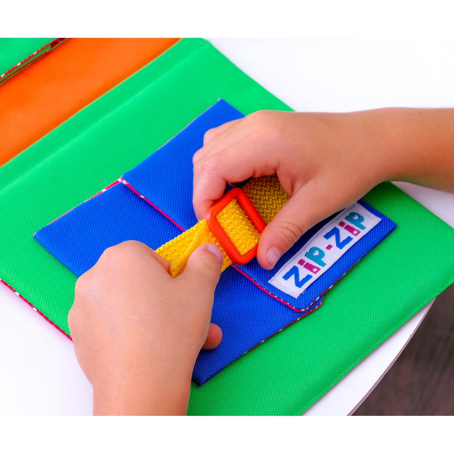 Joc de indemanare Carte Senzoriala Busy Board  Roter Kafer RZ2001-02