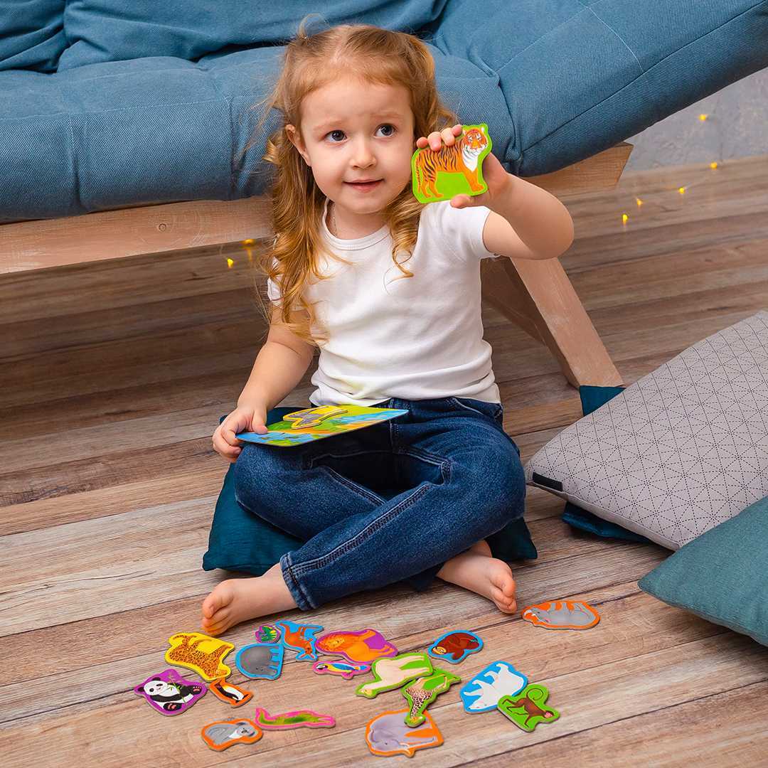 Set magnetic Animale de la Zoo cu Plansa magnetica inclusa, 19 piese Roter Kafer RK2090-02