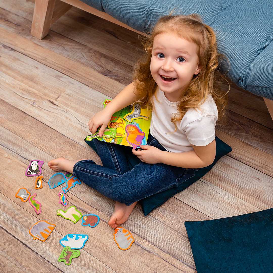 Set magnetic Animale de la Zoo cu Plansa magnetica inclusa, 19 piese Roter Kafer RK2090-02