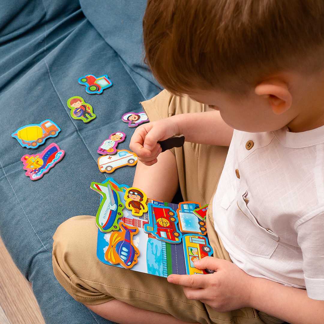 Set magnetic Mijloace de Transport cu Plansa magnetica inclusa, 22 piese Roter Kafer RK2090-04