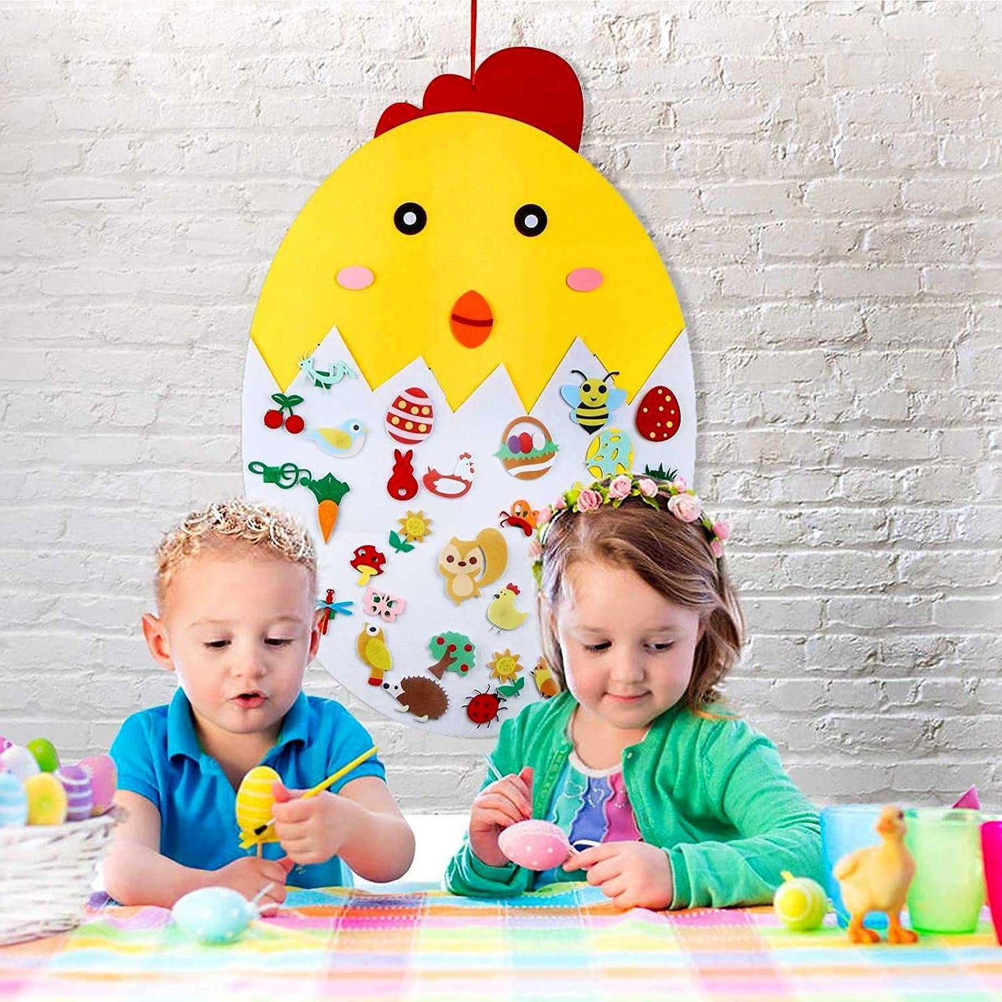 Puisor din fetru cu 35 decoratiuni, Paste, 91x61 cm Bambinice BN050