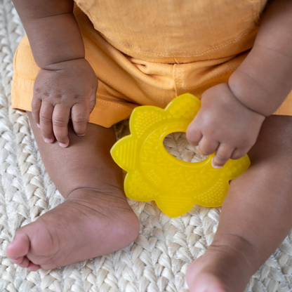 Bright Starts - Set cadou 8 buc dintitori usor de prins “Teeth Relief”