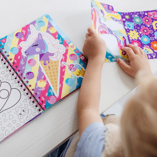 Carticica cu activitati si abtibilduri - Unicorn