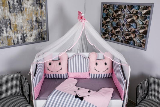 Lenjerie MyKids 11 piese Figures gri-roz  cu baldachin 120x60 cm