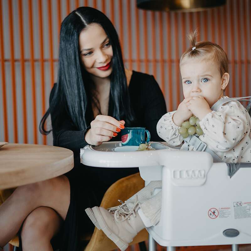 Scaun de luat masa multifunctional Coccolle Ziti Grey Stars