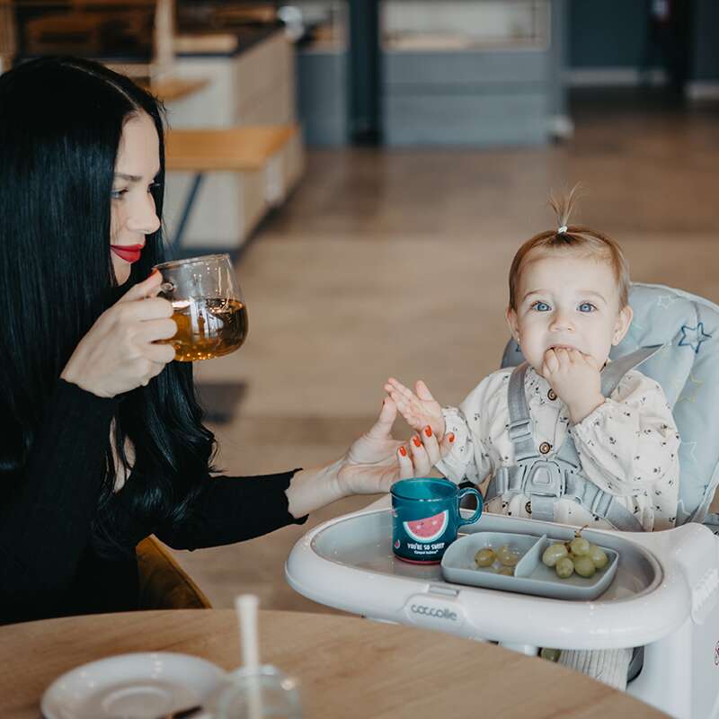 Scaun de luat masa multifunctional Coccolle Ziti Grey Stars