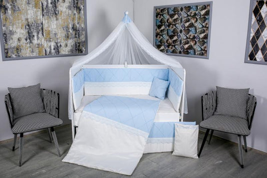 Lenjerie MyKids 11 piese Squars alb-albastru cu baldachin 120x60 cm