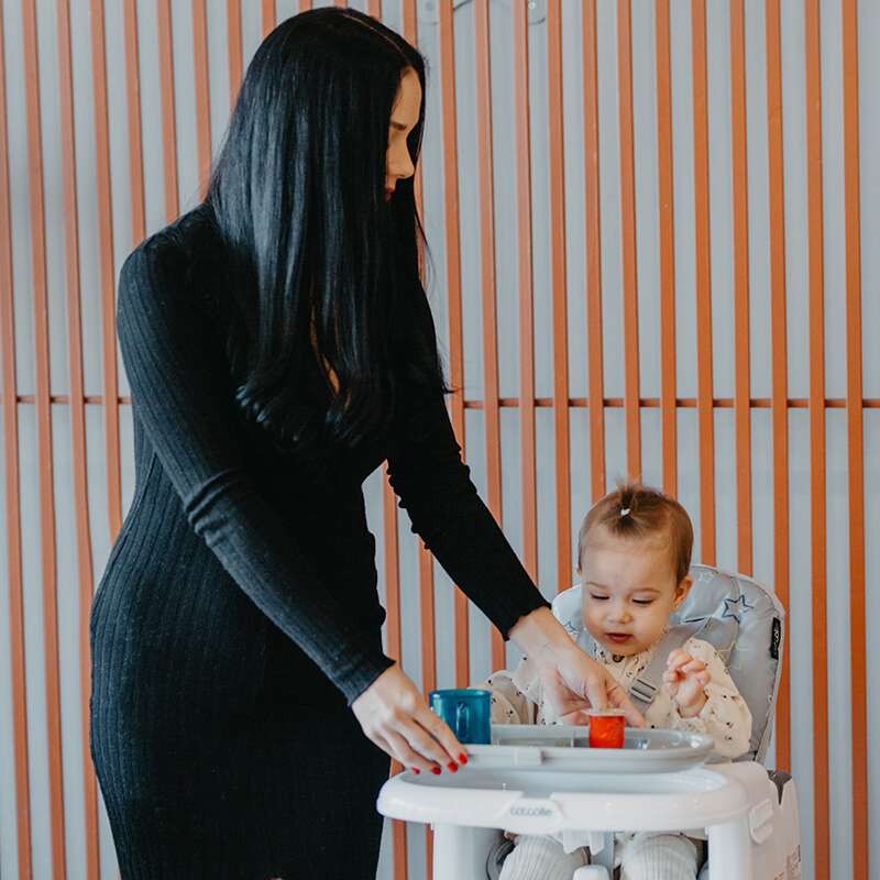 Scaun de luat masa multifunctional Coccolle Ziti Grey Stars