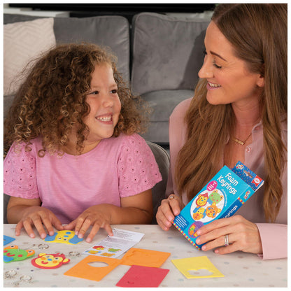 Creeaza brelocuri din spuma