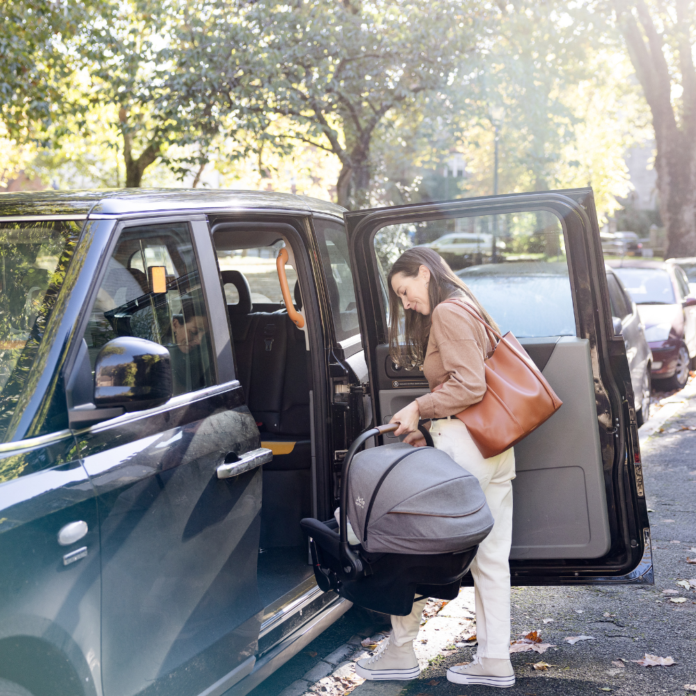 Joie - Scoica auto cu ISOFIX integrat Sprint Signature Carbon, nastere - 75 cm, testata inclusiv la impact lateral, conform ECE R129 si testata ADAC