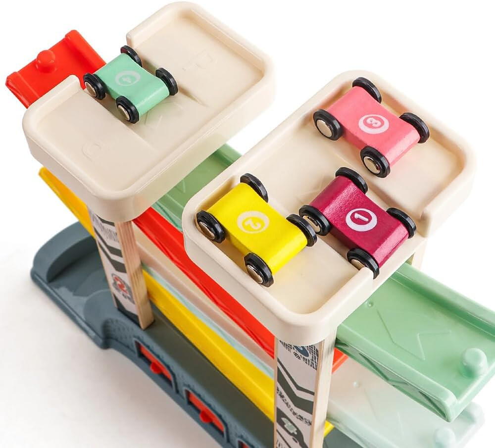 Rampa cu 4 masinute de curse