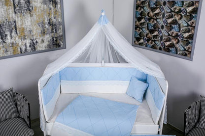 Lenjerie MyKids 11 piese Squars alb-albastru cu baldachin 120x60 cm