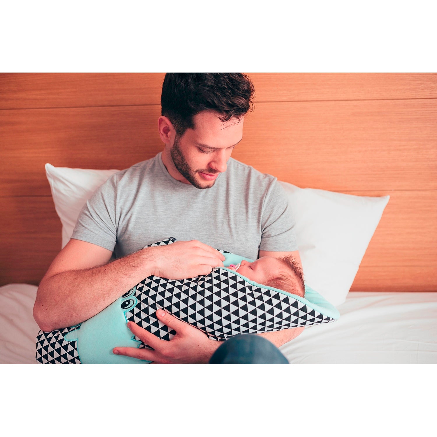 Paturica de infasat multifunctionala cu broderie Crocodil Womar Zaffiro AN-BWZF-05CR