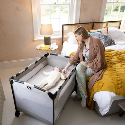 Joie - Patut pliant Commuter Change Gray Stripes, cu cosulet detasabil inclus