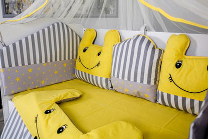 Lenjerie MyKids 11 piese Figures gri-galben cu baldachin 120x60 cm