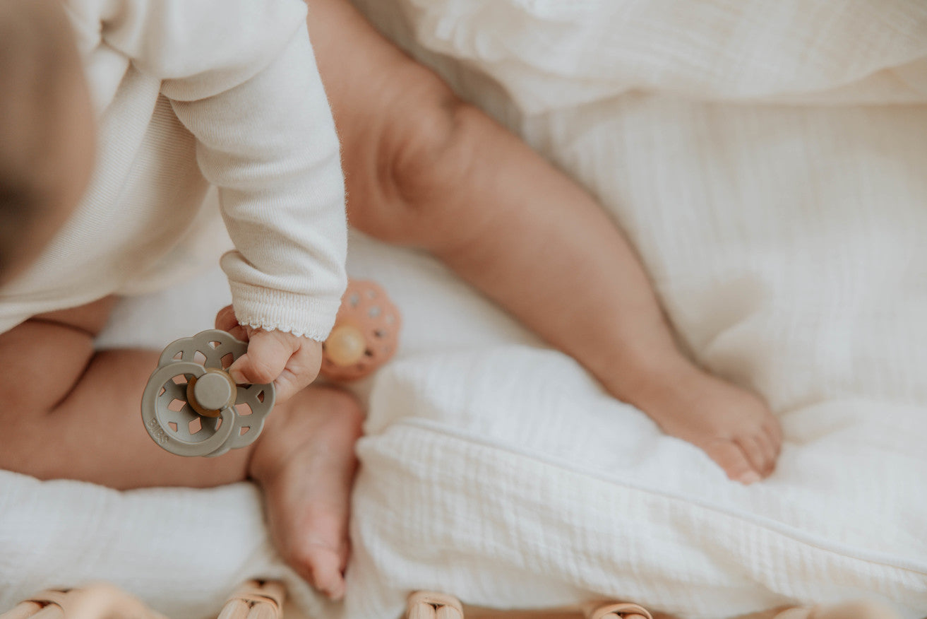 BIBS - Suzeta Boheme Latex, tetina rotunda, 6 luni +-White