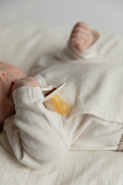 BIBS - Suzeta Colour Latex, tetina rotunda, 0+ luni, ambalaj premium-Vanilla