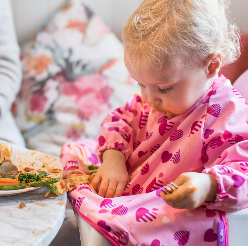 Baveta cu maneci si ventuze  - Inimioare