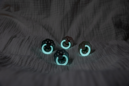 BIBS - Suzeta fosforescenta Colour Glow Latex, tetina rotunda, 18 luni +-Cloud