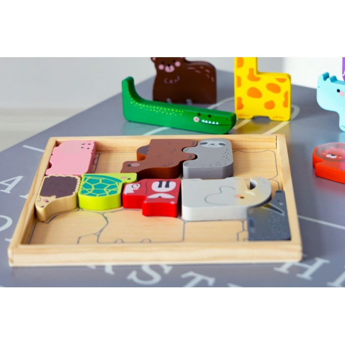 Set cu 14 figurine in forma de animale din lemn Ecotoys 3002