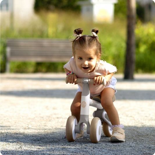 Bicicleta fara pedale pentru copii, 51 x 18.5 x 36 cm, roti EVA, Nukido NK-603 - Alb