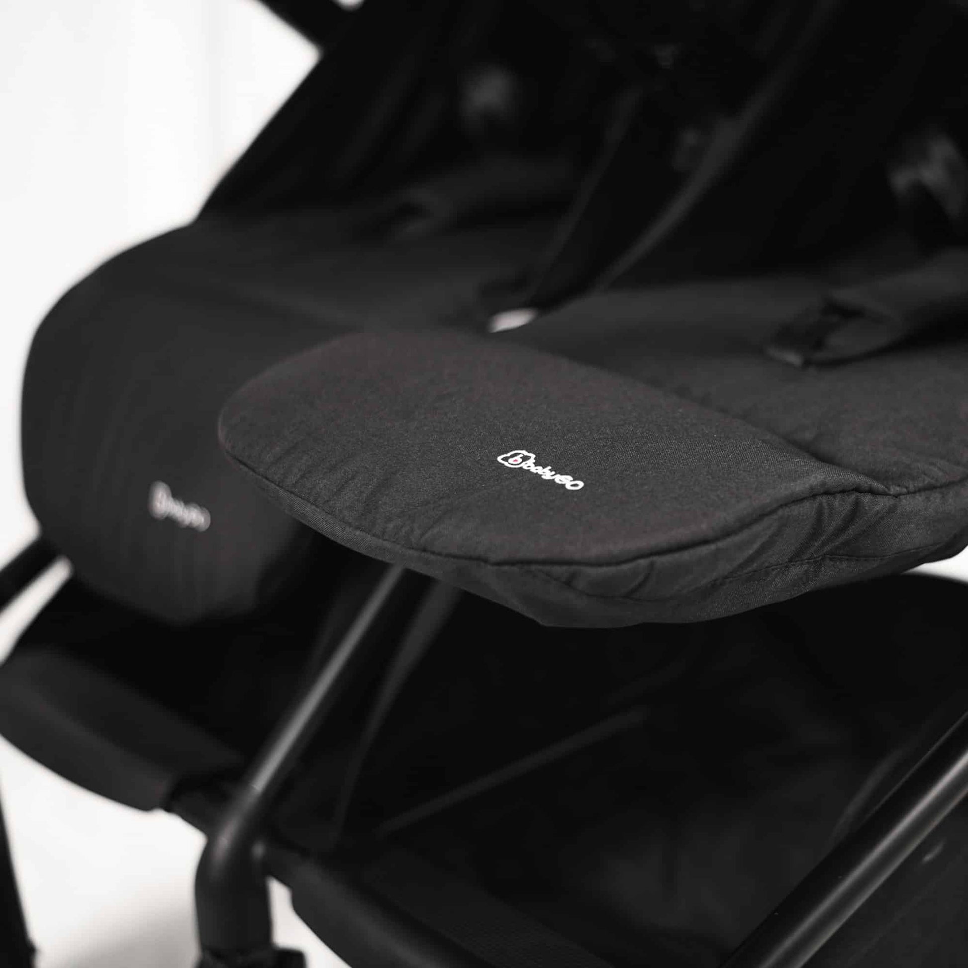 BabyGo - Carucior pliabil pentru gemeni GoTwice, Black