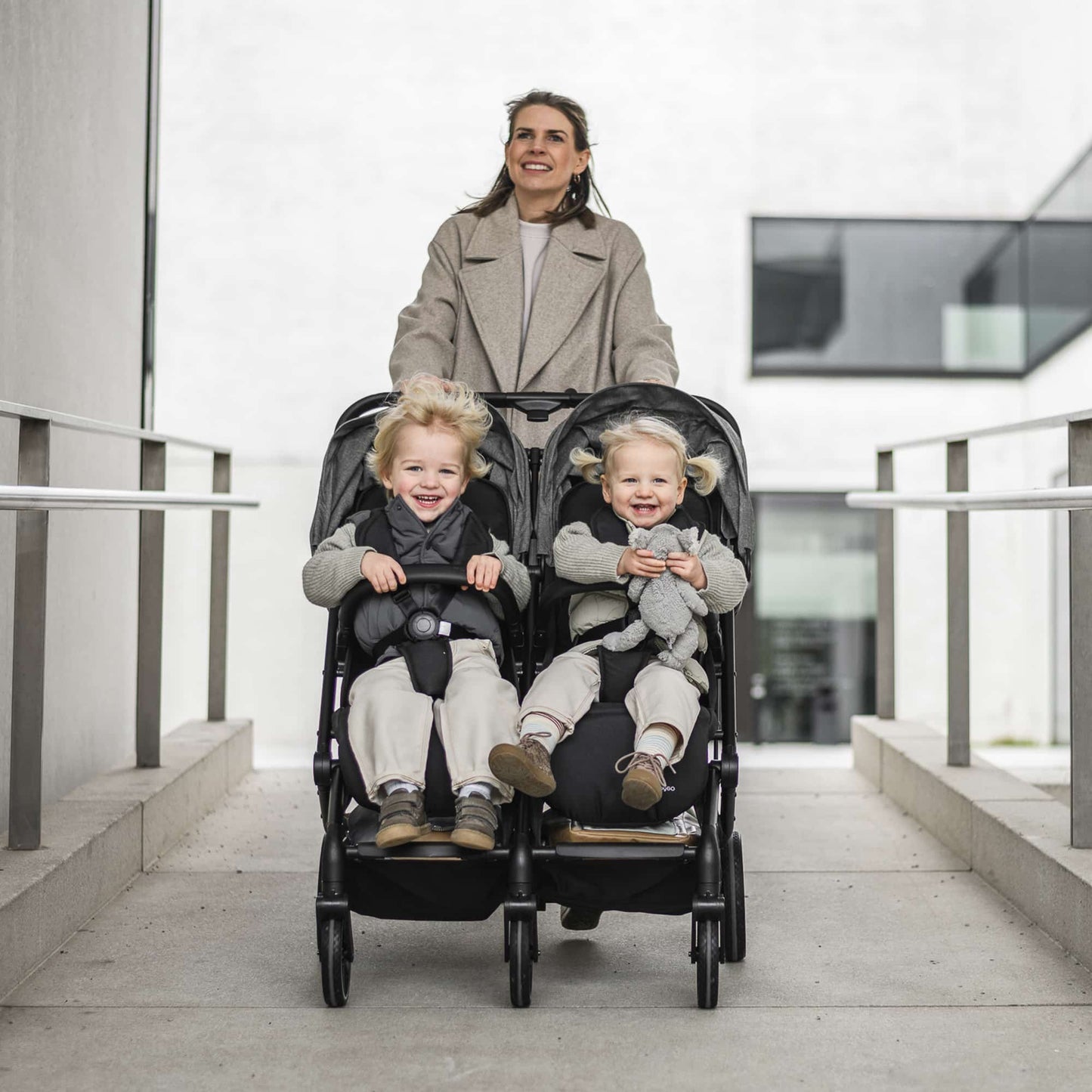 BabyGo - Carucior pliabil pentru gemeni GoTwice, Grey