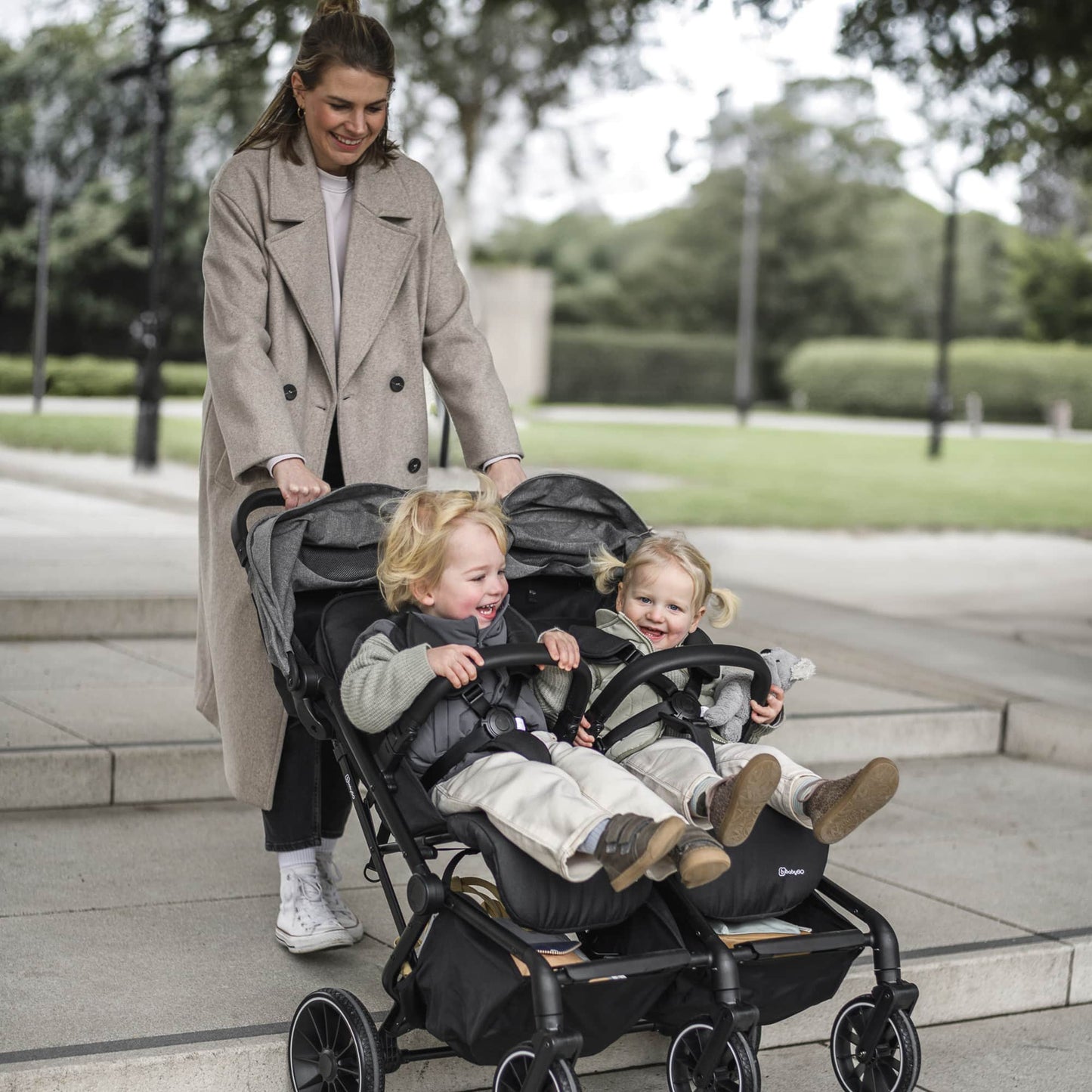 BabyGo - Carucior pliabil pentru gemeni GoTwice, Black