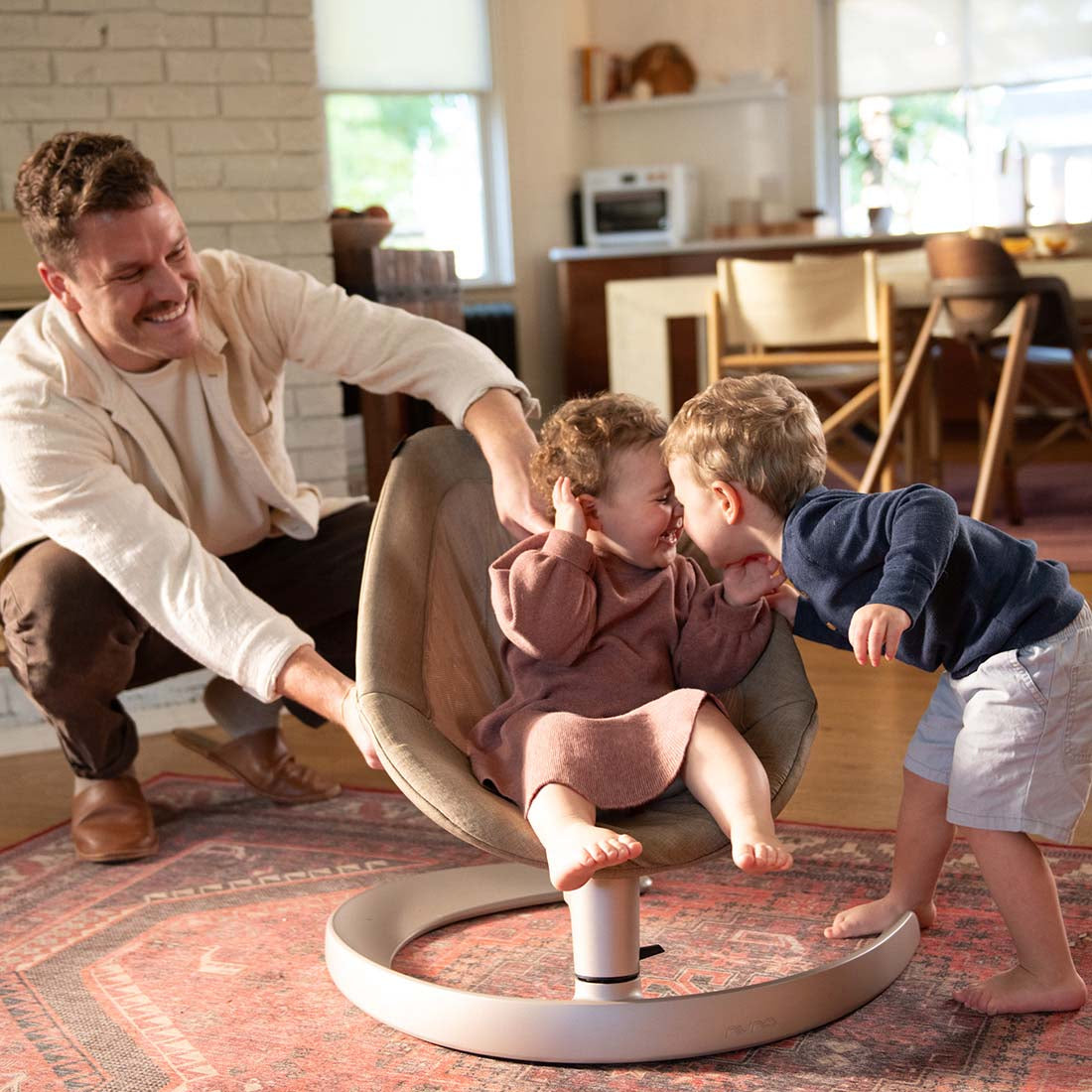 Nuna - Sezlong Leaf Grow Biscotti