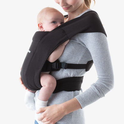 Marsupiu Embrace Pure Black Ergobaby BCEMABLK