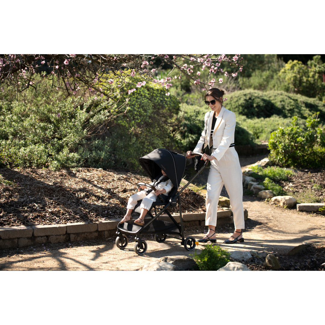 Nuna - Carucior ultra-usor IXXA colectia Riveted