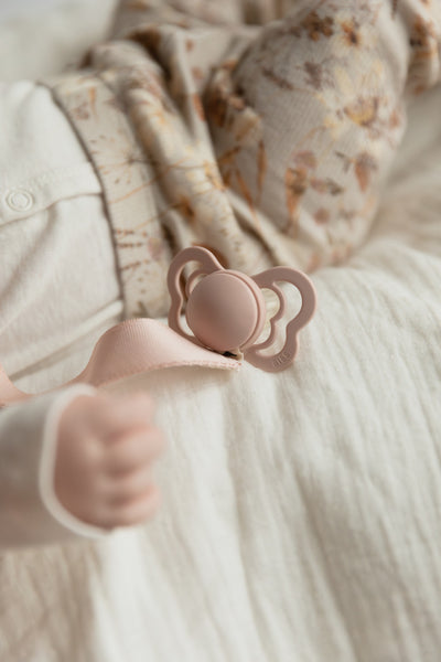 BIBS - Lantisor clip Ribbon pentru suzeta, Blush