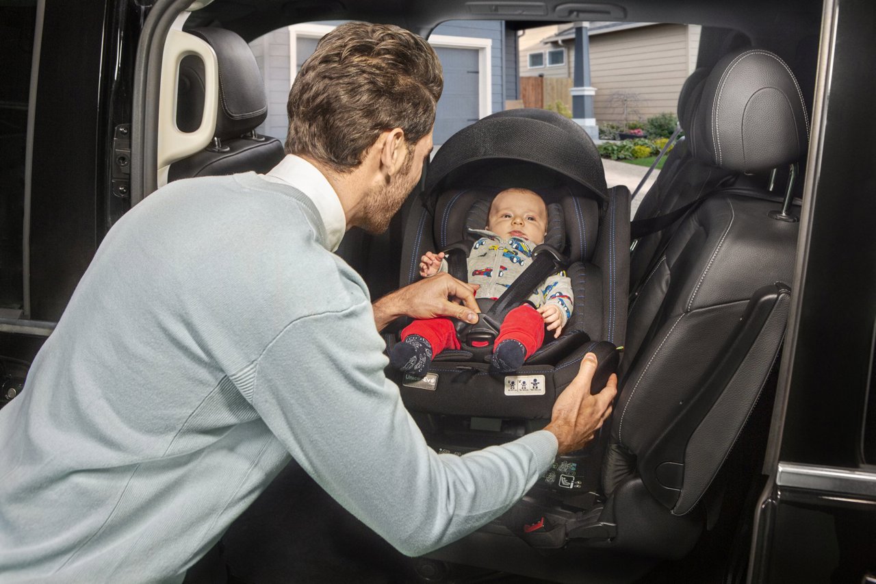 Scaun auto rotativ Chicco Unico EVO i-Size, BlackAir (Negru), de la nastere pana la 12 ani (40-150 cm)