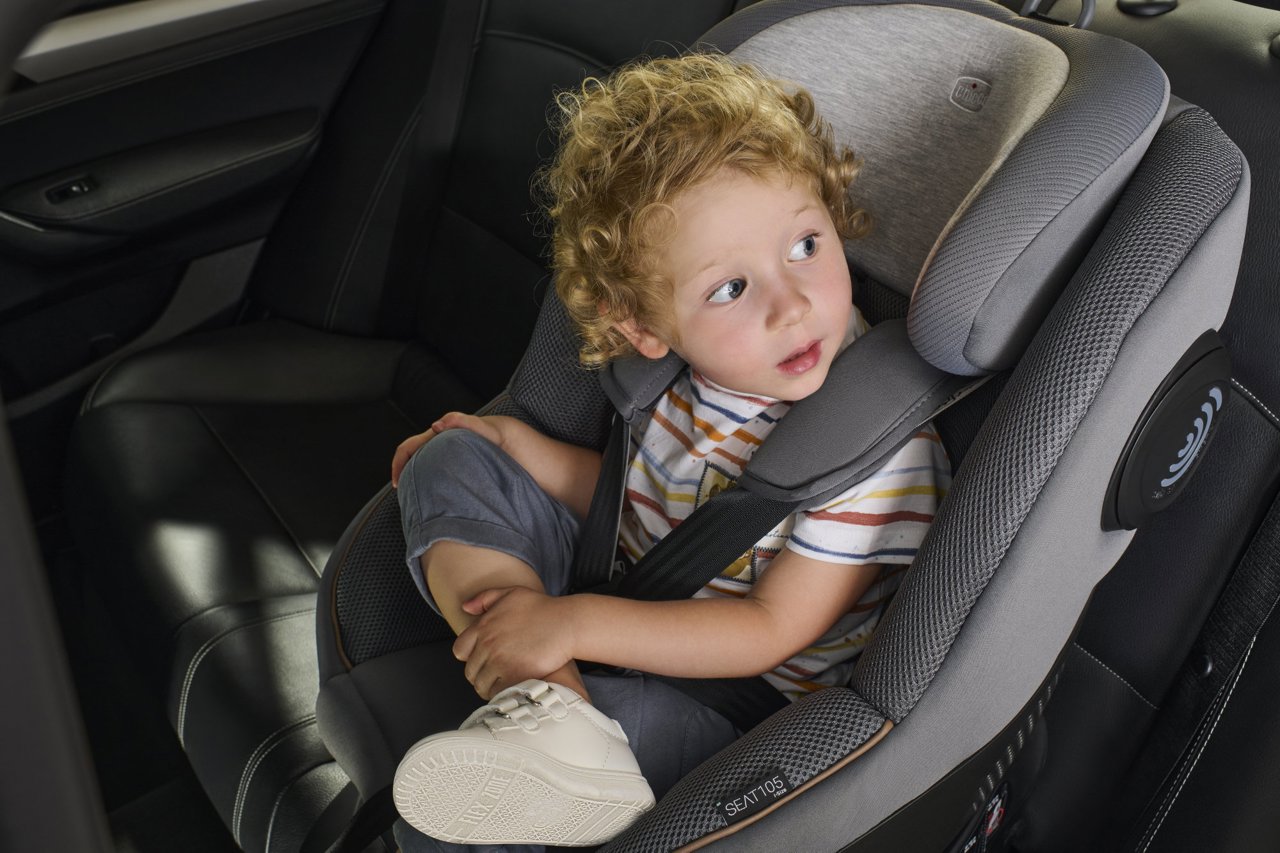 Scaun auto rotativ cu baza isofix Chicco Seat 105 i-Size, Posh Black, 40-105cm, de la nastere pana la 4 ani