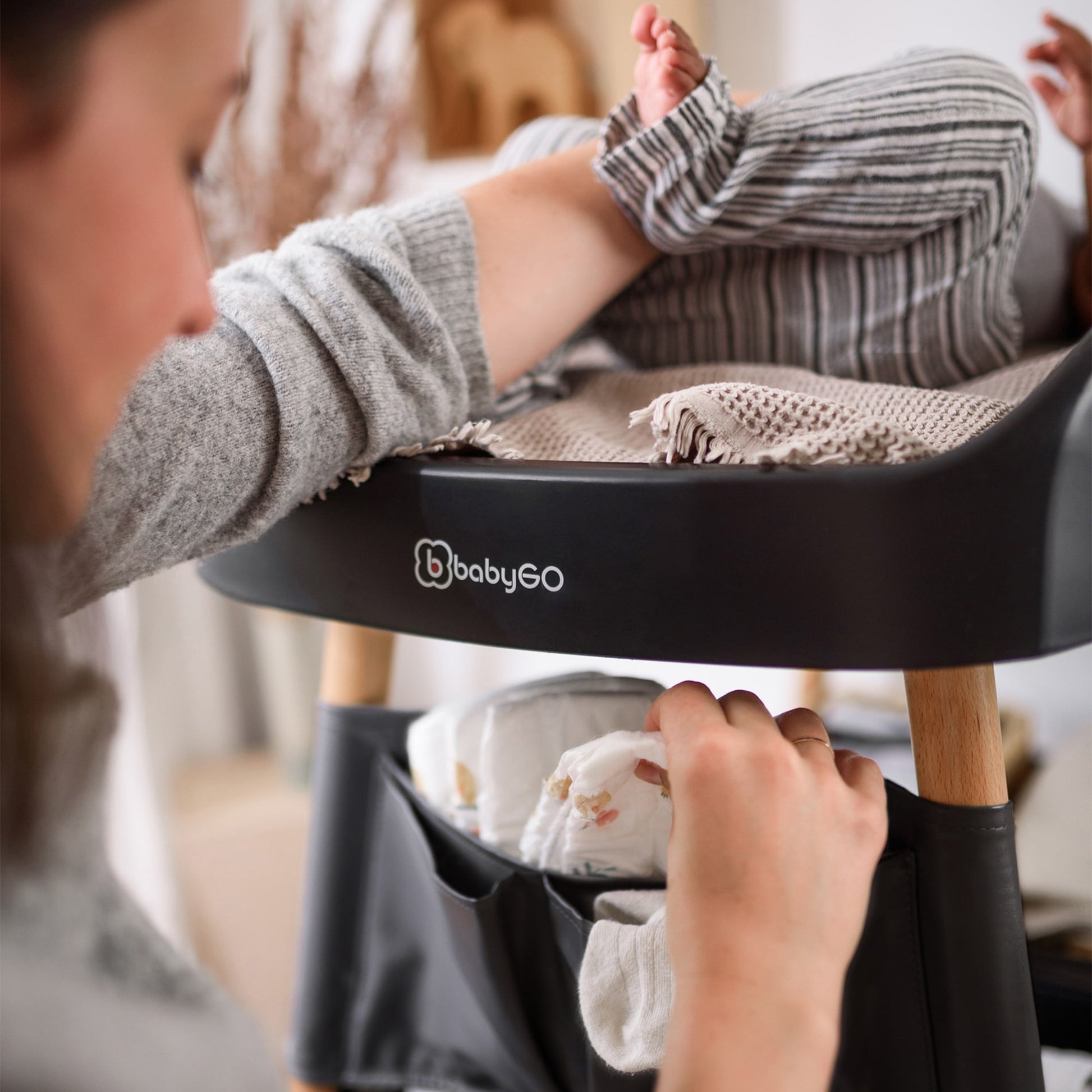 BabyGo - Masuta de schimbat si infasat Change Me, Black